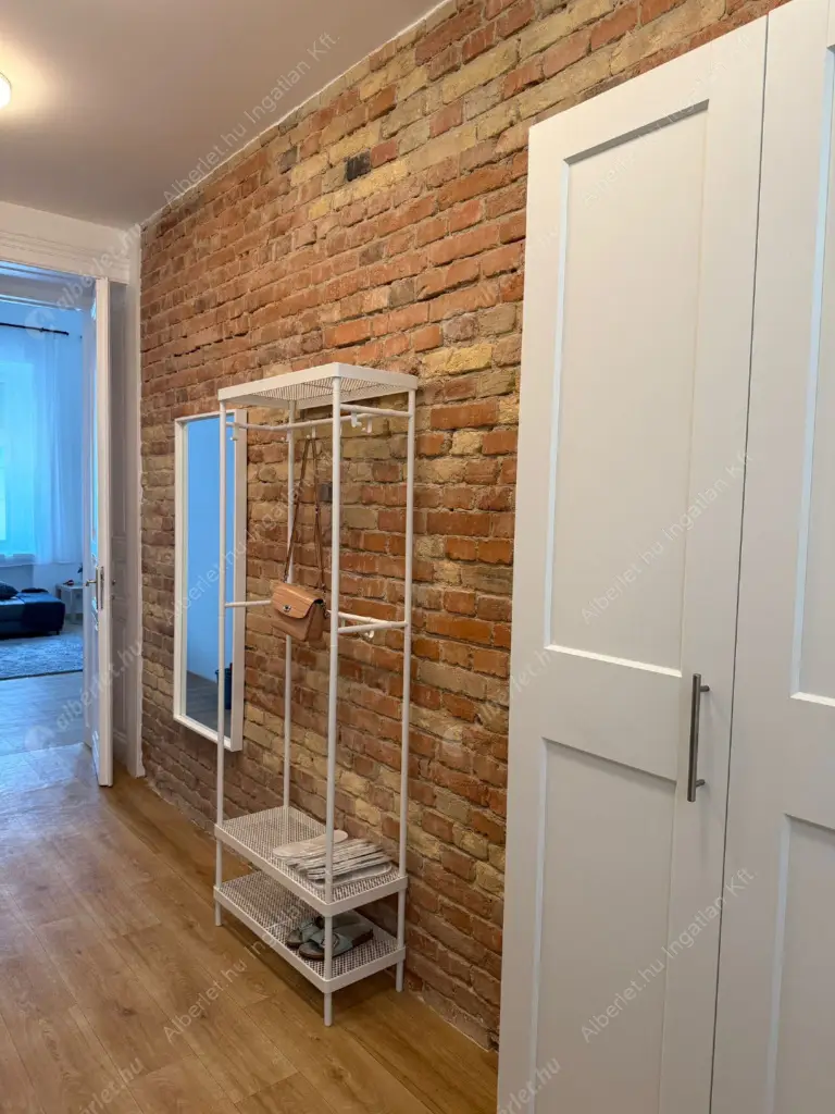Kiadó albérlet 350000 Ft/hó áron: Budapest, XIII. kerület  Váci út. Mérete: 64 nm, 2 szobás | Alberlet.hu - 6585733
