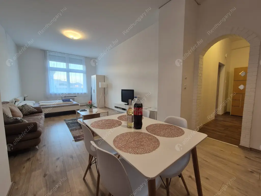 Kiadó albérlet 279000 Ft/hó áron: Budapest, XIII. kerület  Váci út. Mérete: 75 nm, 2 szobás | Alberlet.hu - 6549442
