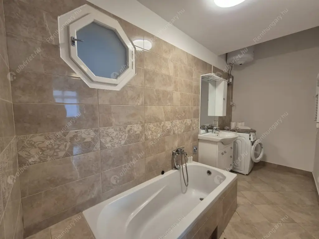 Kiadó albérlet 279000 Ft/hó áron: Budapest, XIII. kerület  Váci út. Mérete: 75 nm, 2 szobás | Alberlet.hu - 6549455