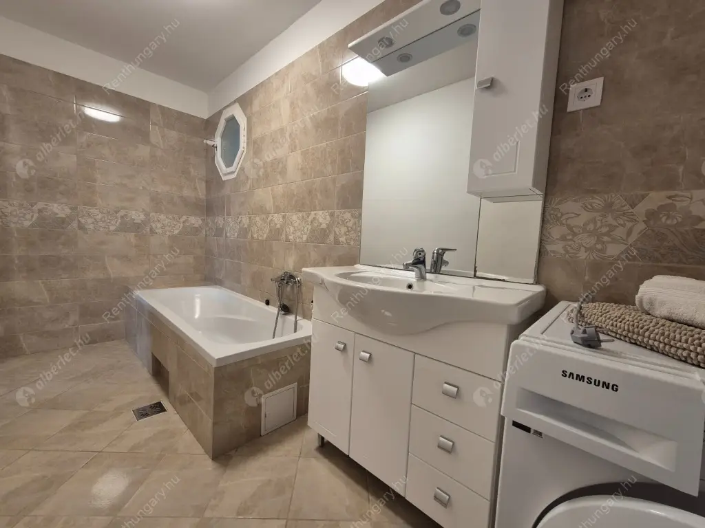 Kiadó albérlet 279000 Ft/hó áron: Budapest, XIII. kerület  Váci út. Mérete: 75 nm, 2 szobás | Alberlet.hu - 6549456