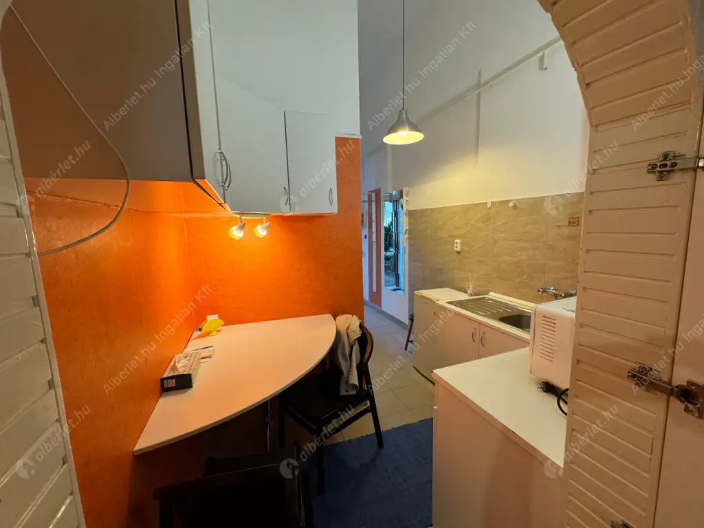 Kiadó albérlet 180000 Ft/hó áron: Budapest, XIV. kerület  Angol utca. Mérete: 31 nm, 1 szobás | Alberlet.hu - 6556041