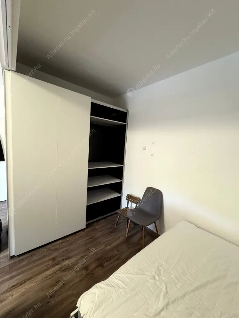 Kiadó albérlet 240000 Ft/hó áron: Budapest, XIV. kerület  Bosnyák tér. Mérete: 40 nm, 1 szobás | Alberlet.hu - 6597526