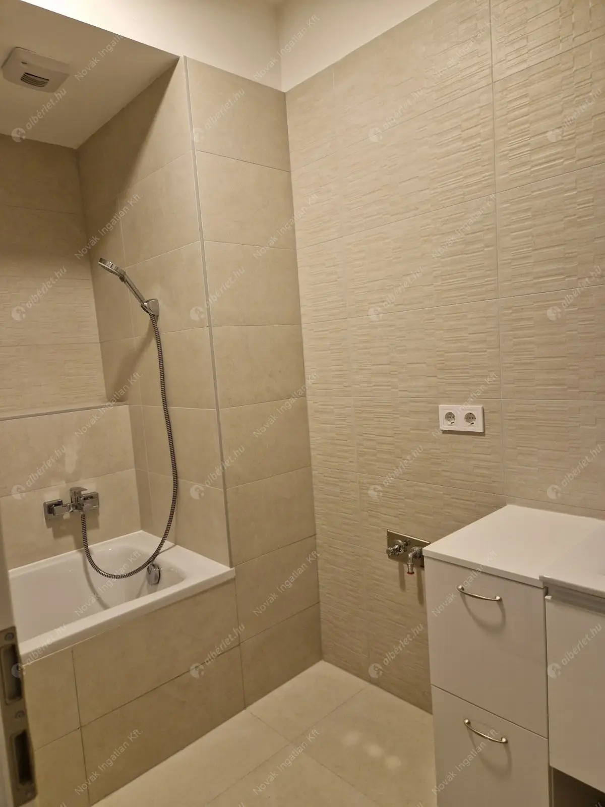 Kiadó albérlet 340000 Ft/hó áron: Budapest, XIV. kerület  Bosnyák tér. Mérete: 47 nm, 2 szobás | Alberlet.hu - 6541573