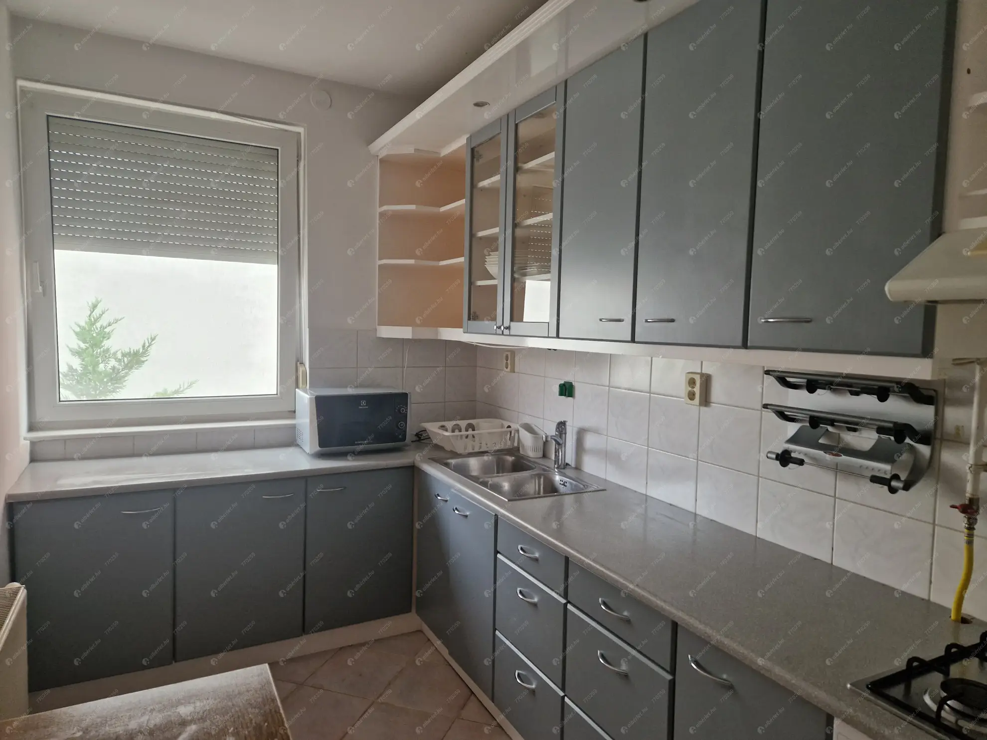 Kiadó albérlet 295000 Ft/hó áron: Budapest, XIV. kerület  Bosnyák tér. Mérete: 65 nm, 3 szobás | Alberlet.hu - 6569660