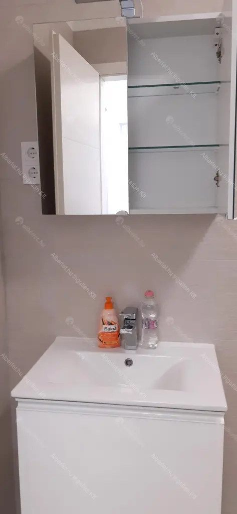 Kiadó albérlet 280000 Ft/hó áron: Budapest, XIV. kerület  Bosnyák utca. Mérete: 47 nm, 2 szobás | Alberlet.hu - 6647523