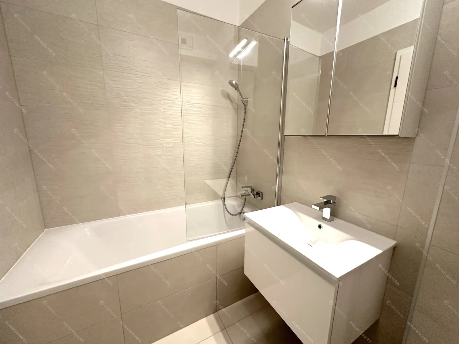 Kiadó albérlet 350000 Ft/hó áron: Budapest, XIV. kerület  Bosnyák utca. Mérete: 63 nm, 3 szobás | Alberlet.hu - 6708120