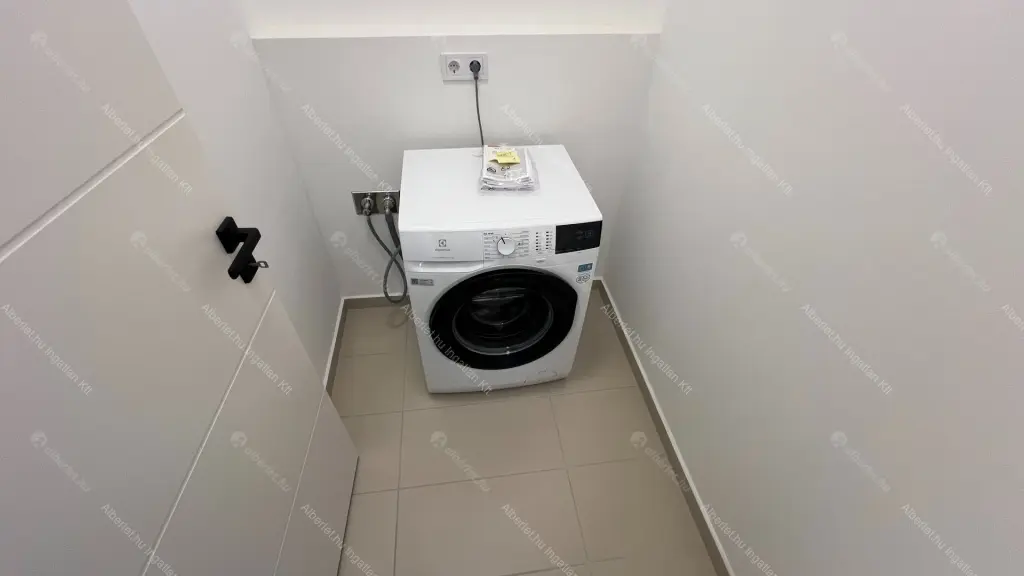 Kiadó albérlet 450000 Ft/hó áron: Budapest, XIV. kerület  Bosnyák utca. Mérete: 81 nm, 3 szobás | Alberlet.hu - 6660094