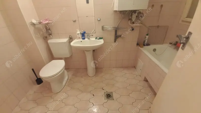 Kiadó albérlet 200000 Ft/hó áron: Budapest, XIV. kerület  Columbus utca. Mérete: 53 nm, 1 szobás | Alberlet.hu - 6634434