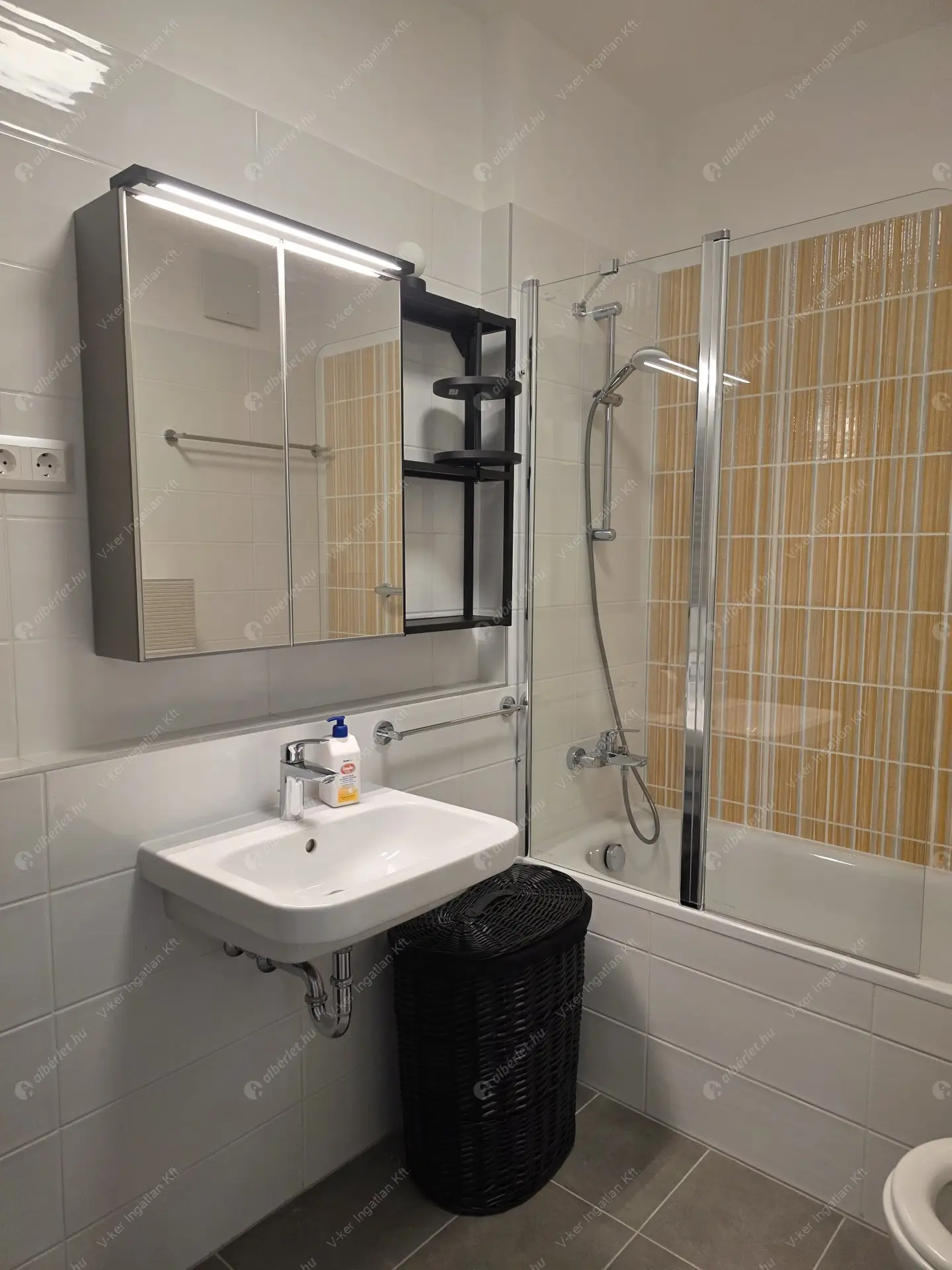 Kiadó albérlet 350000 Ft/hó áron: Budapest, XIV. kerület  Fischer István utca. Mérete: 42 nm, 1 szobás | Alberlet.hu - 6496859