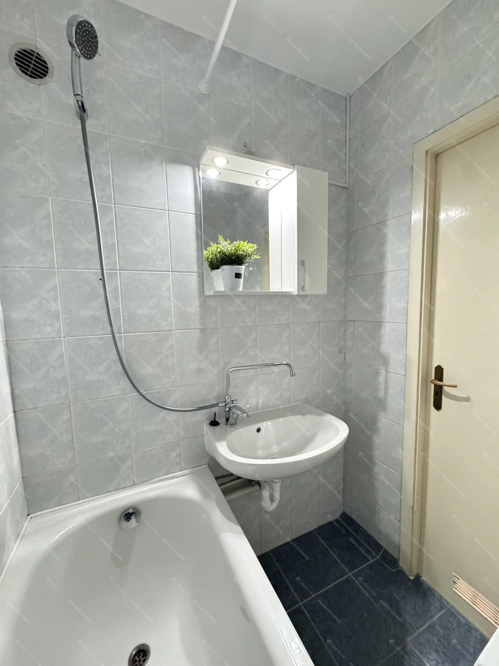 Kiadó albérlet 140000 Ft/hó áron: Budapest, XIV. kerület  Füredi utca. Mérete: 49 nm, 2 szobás | Alberlet.hu - 6656456