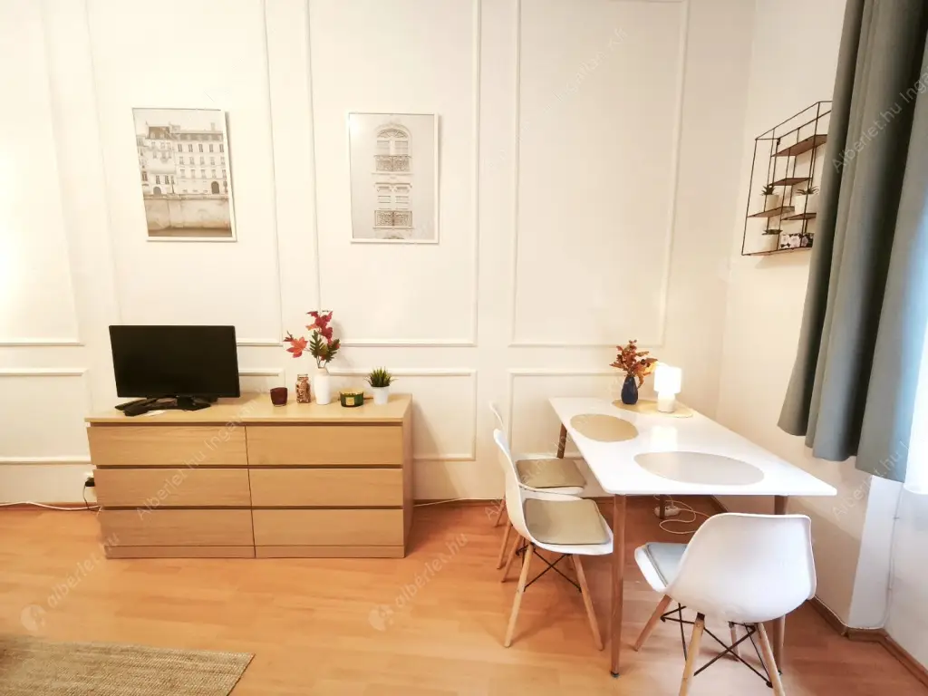 Kiadó albérlet 175000 Ft/hó áron: Budapest, XIV. kerület  Gizella út. Mérete: 34 nm, 1 szobás | Alberlet.hu - 6589487