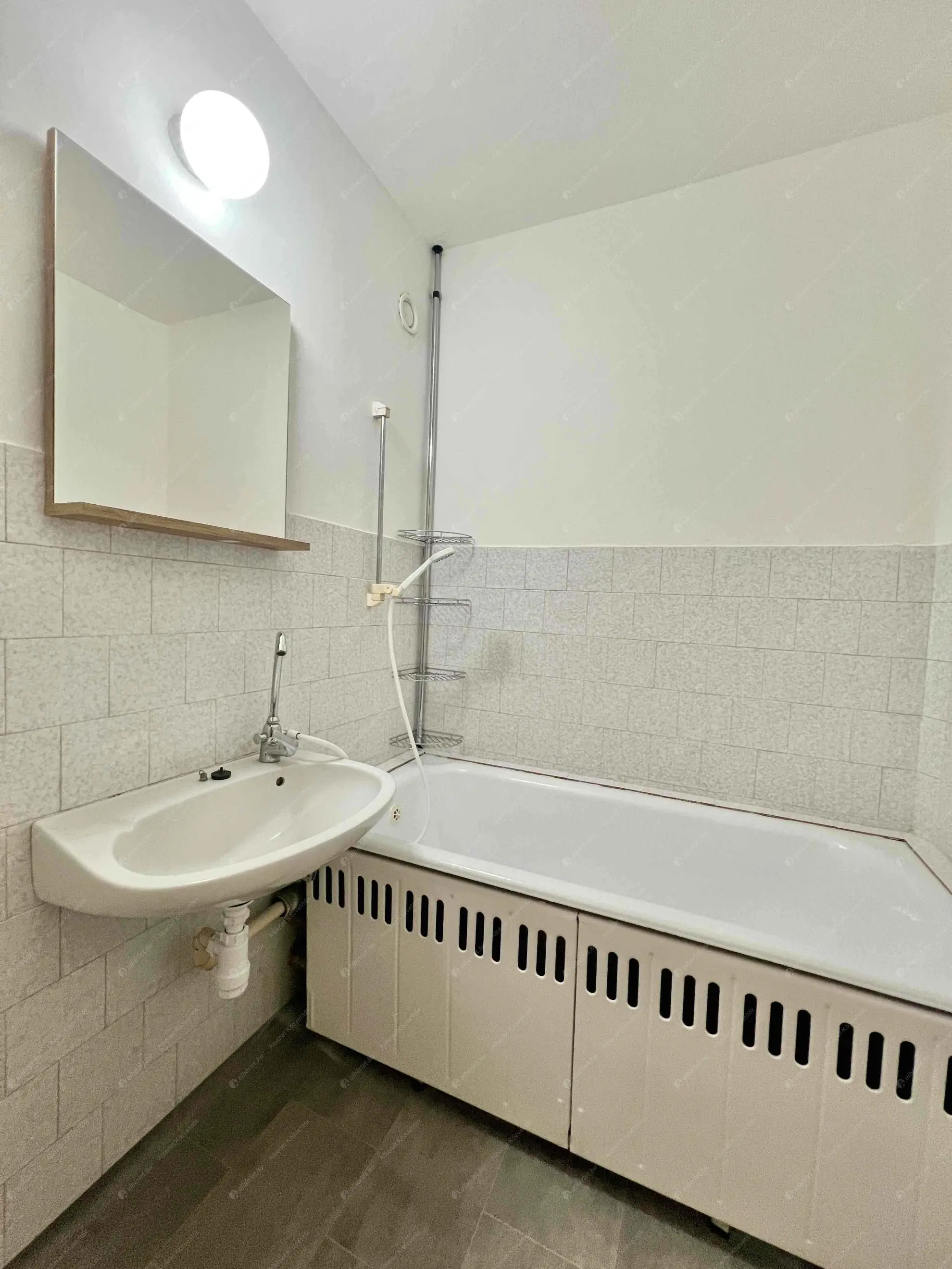 Kiadó albérlet 200000 Ft/hó áron: Budapest, XIV. kerület  Gvadányi utca. Mérete: 59 nm, 1 szobás | Alberlet.hu - 6600613