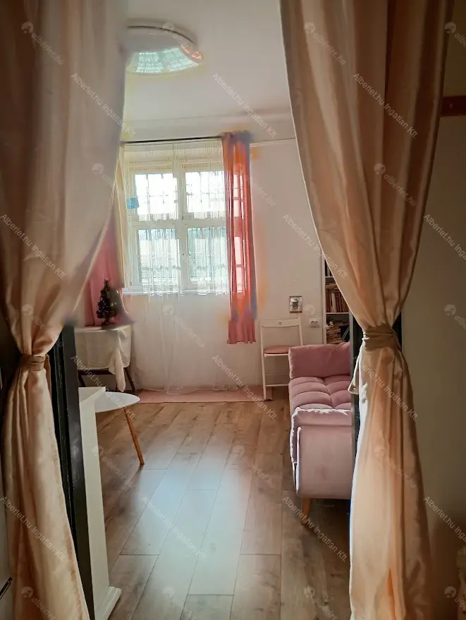 Kiadó albérlet 185000 Ft/hó áron: Budapest, XIV. kerület  Mexikói út. Mérete: 36 nm, 1 szobás | Alberlet.hu - 6682945