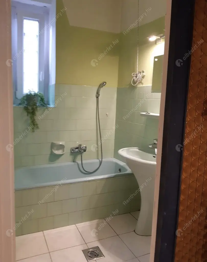 Kiadó albérlet 180000 Ft/hó áron: Budapest, XIV. kerület  Nagy Lajos király útja. Mérete: 32 nm, 1 szobás | Alberlet.hu - 6569206