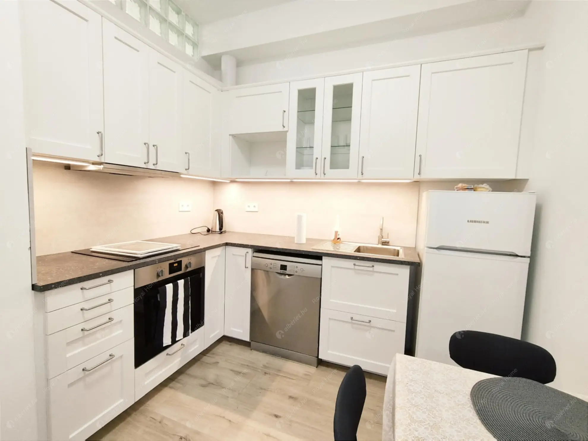 Kiadó albérlet 225000 Ft/hó áron: Budapest, XIV. kerület  Nagy Lajos király útja. Mérete: 45 nm, 2 szobás | Alberlet.hu - 6604855