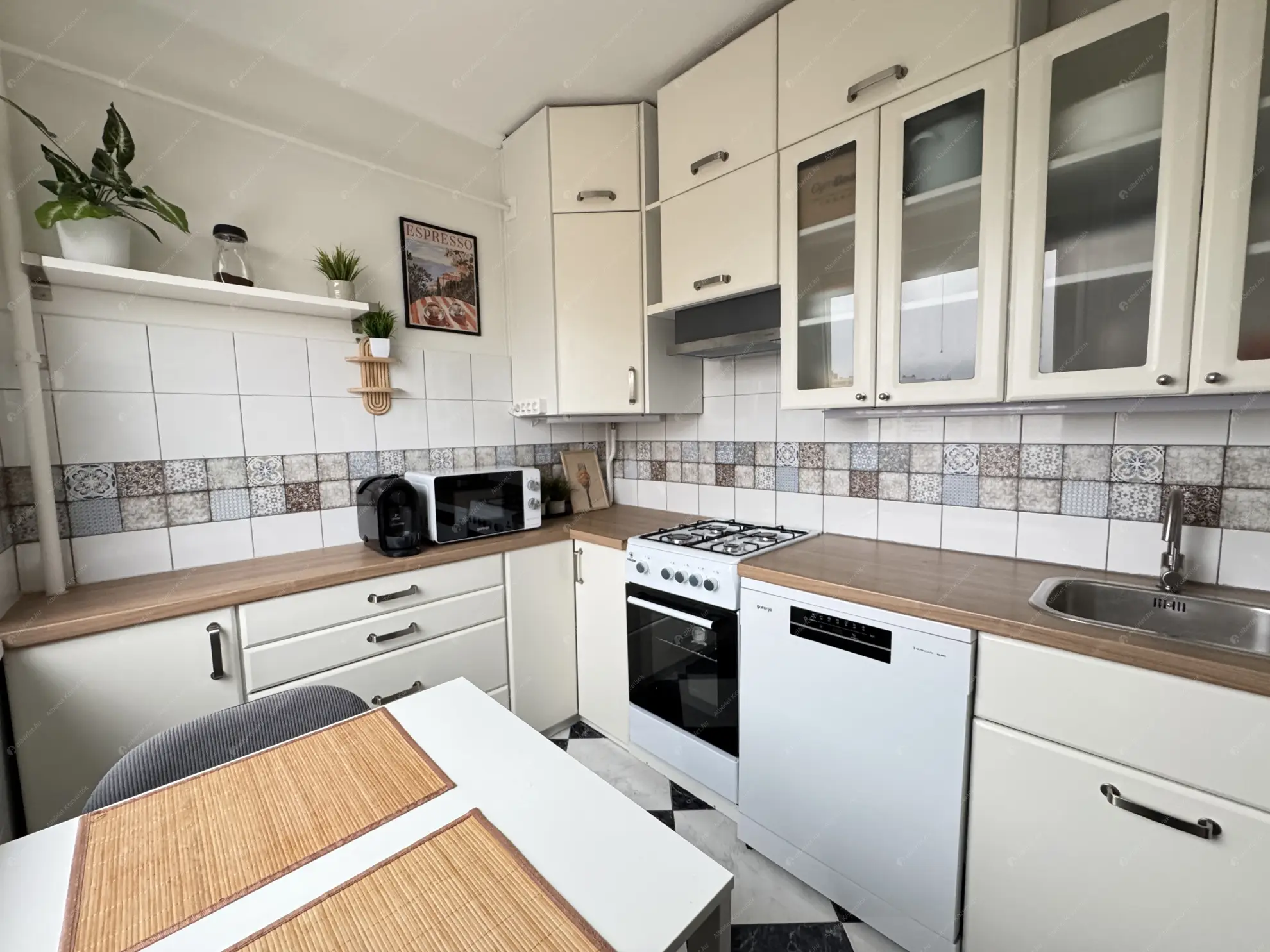 Kiadó albérlet 250000 Ft/hó áron: Budapest, XIV. kerület  Ond vezér útja. Mérete: 57 nm, 2 szobás | Alberlet.hu - 6601904