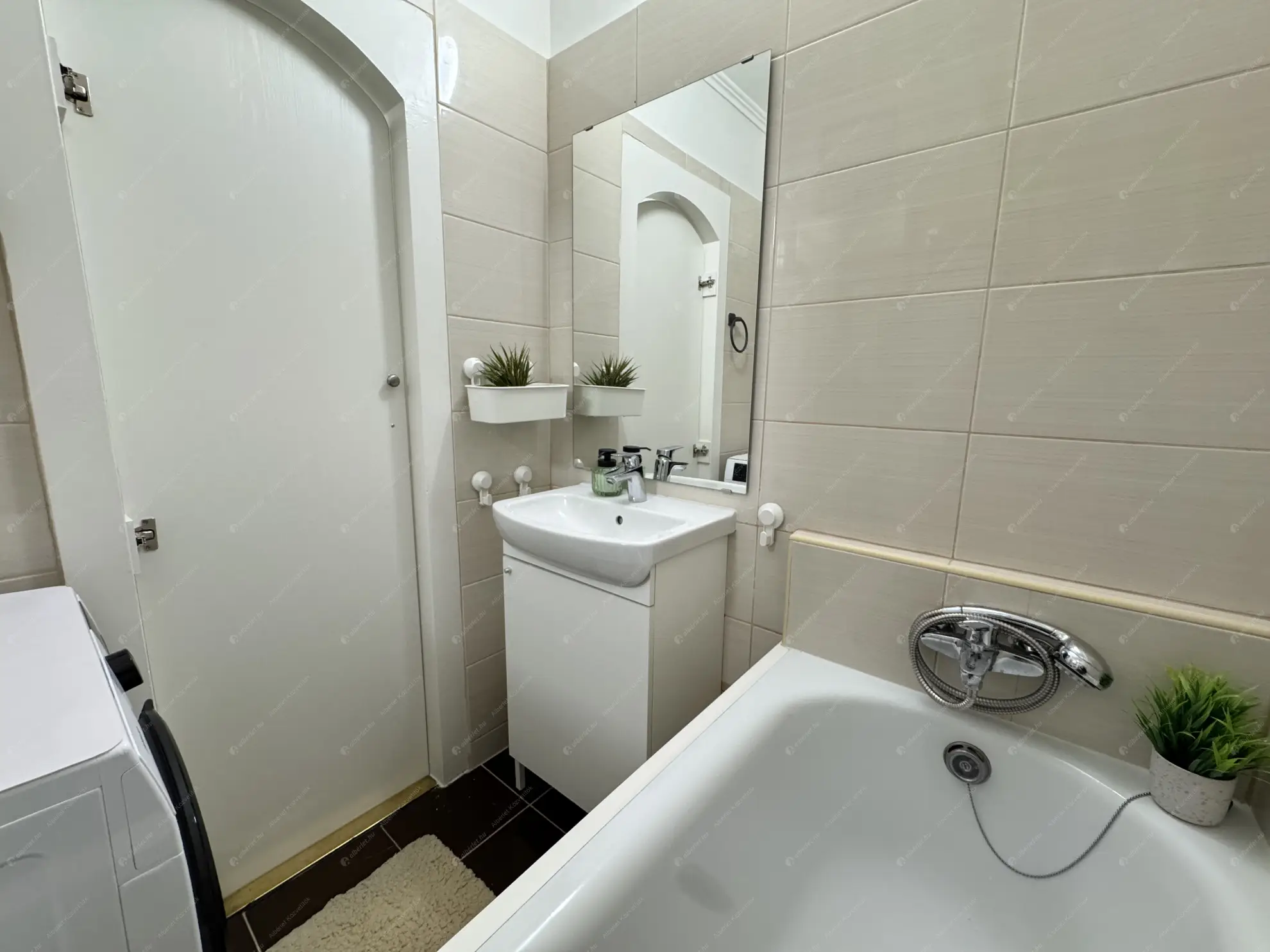 Kiadó albérlet 250000 Ft/hó áron: Budapest, XIV. kerület  Ond vezér útja. Mérete: 57 nm, 2 szobás | Alberlet.hu - 6601910