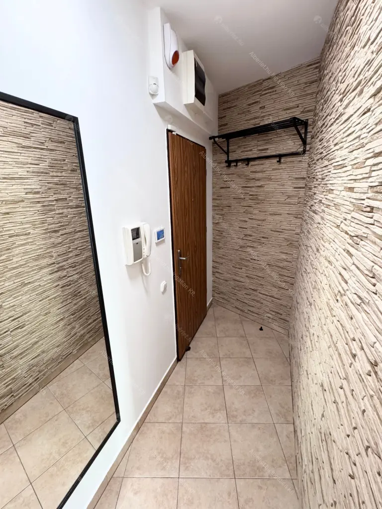 Kiadó albérlet 300000 Ft/hó áron: Budapest, XIV. kerület  Pillangó park. Mérete: 57 nm, 2 szobás | Alberlet.hu - 6640436