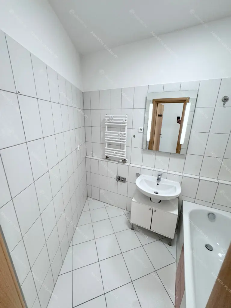 Kiadó albérlet 300000 Ft/hó áron: Budapest, XIV. kerület  Pillangó park. Mérete: 57 nm, 2 szobás | Alberlet.hu - 6640439