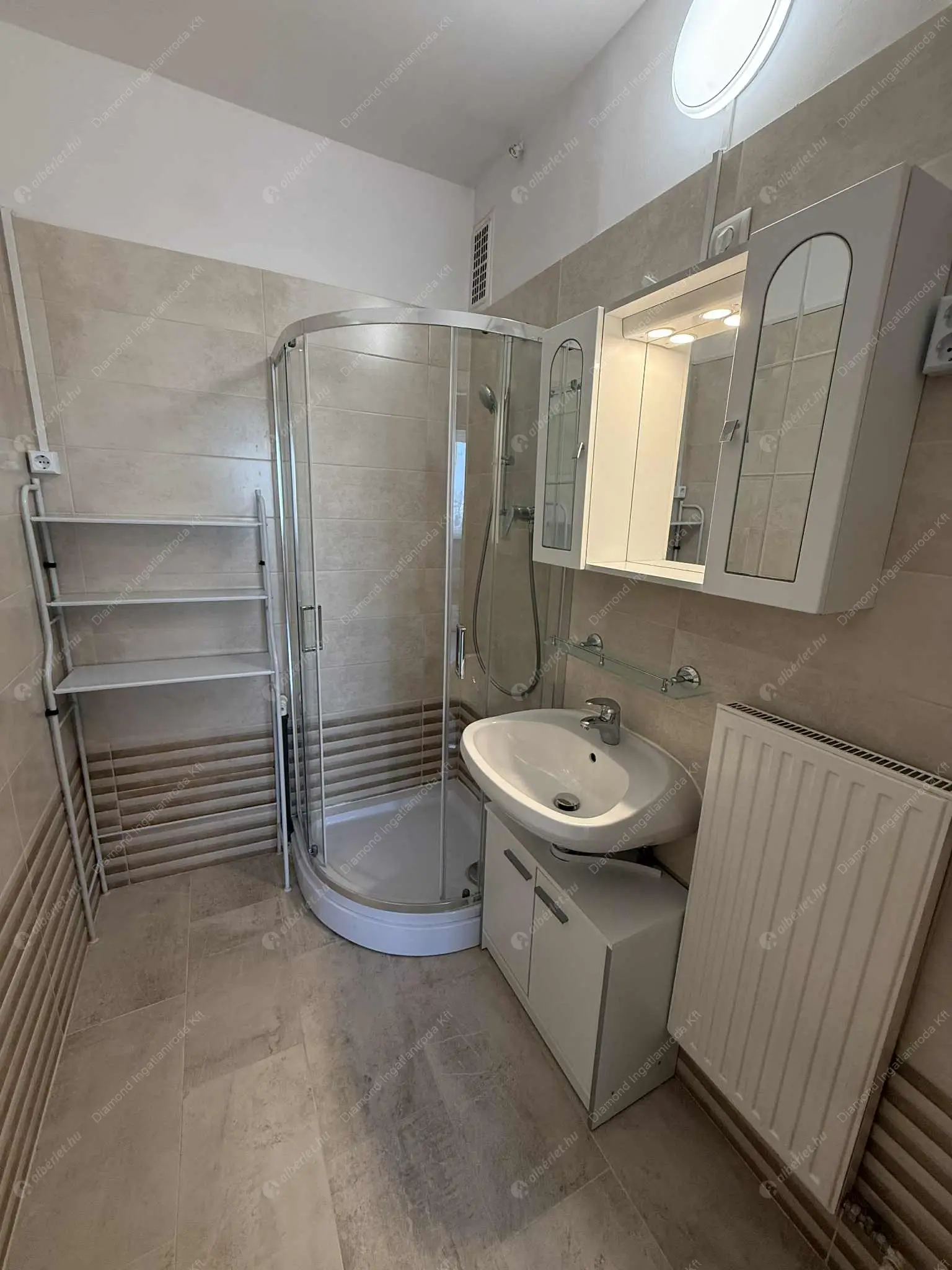 Kiadó albérlet 300000 Ft/hó áron: Budapest, XIV. kerület  Róna park. Mérete: 67 nm, 3 szobás | Alberlet.hu - 6593460