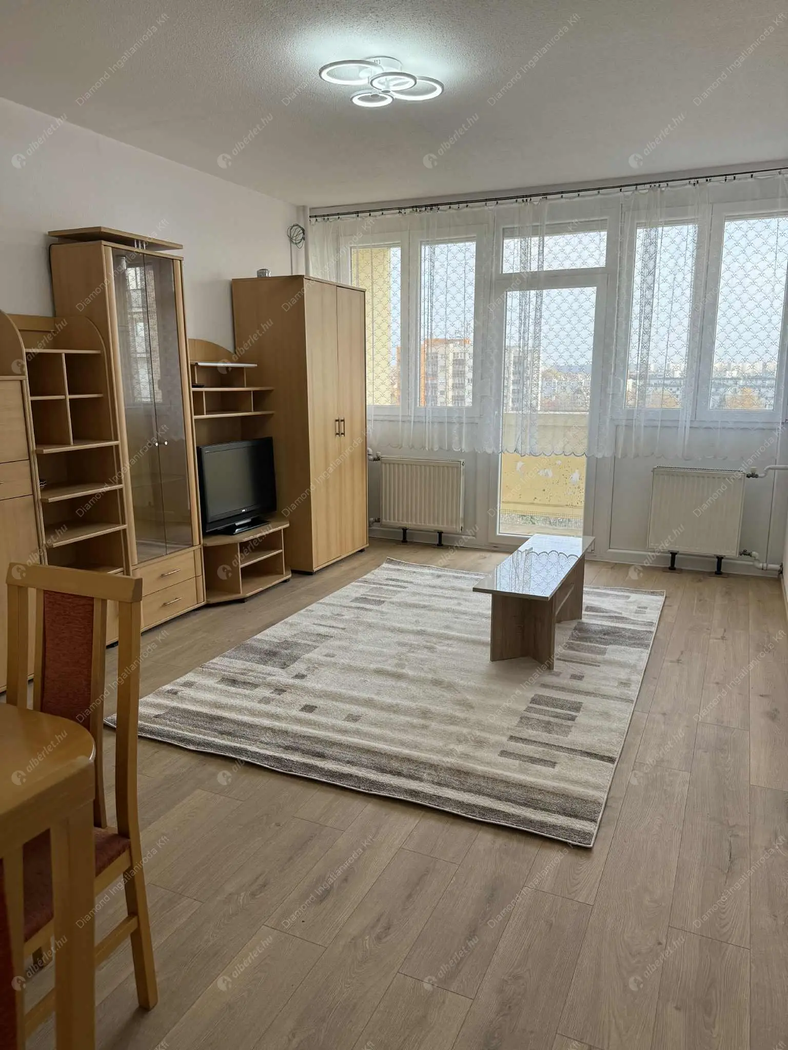 Kiadó albérlet 300000 Ft/hó áron: Budapest, XIV. kerület  Róna park. Mérete: 67 nm, 3 szobás | Alberlet.hu - 6593461