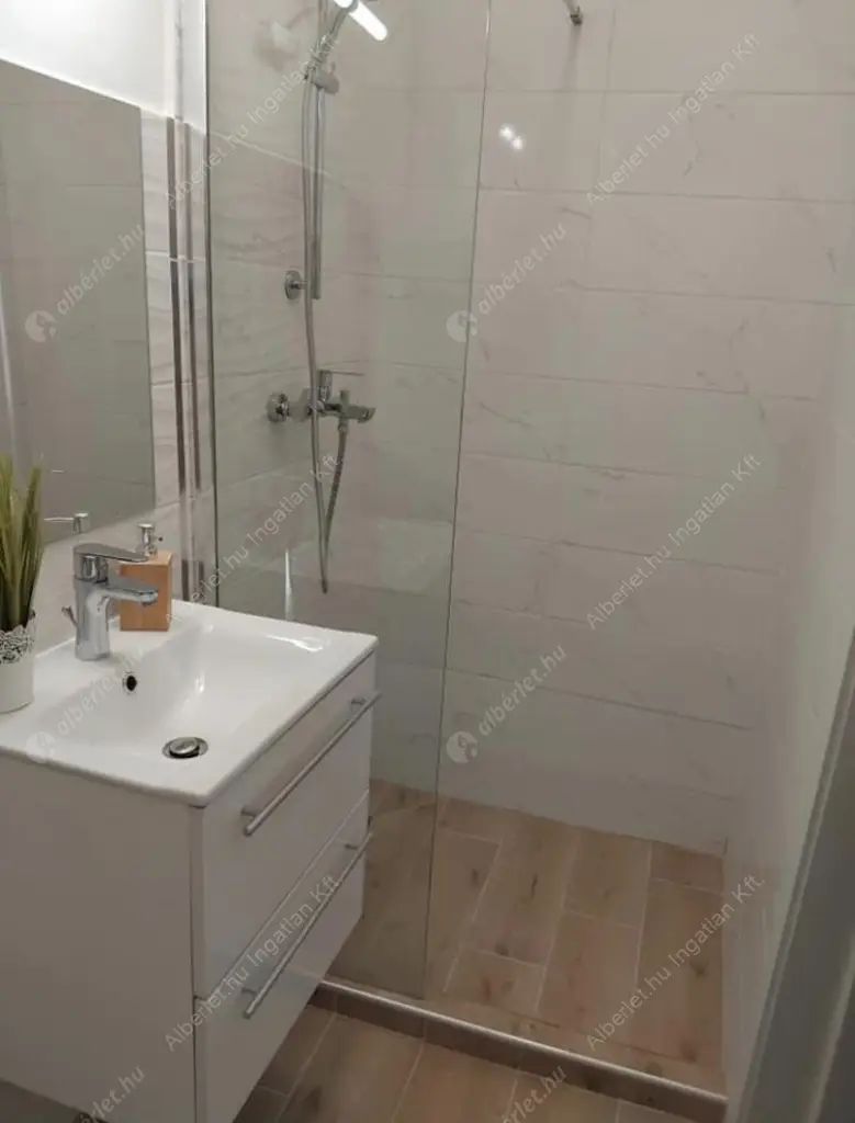 Kiadó albérlet 220000 Ft/hó áron: Budapest, XIV. kerület  Szervián utca. Mérete: 39 nm, 1 szobás | Alberlet.hu - 6613798