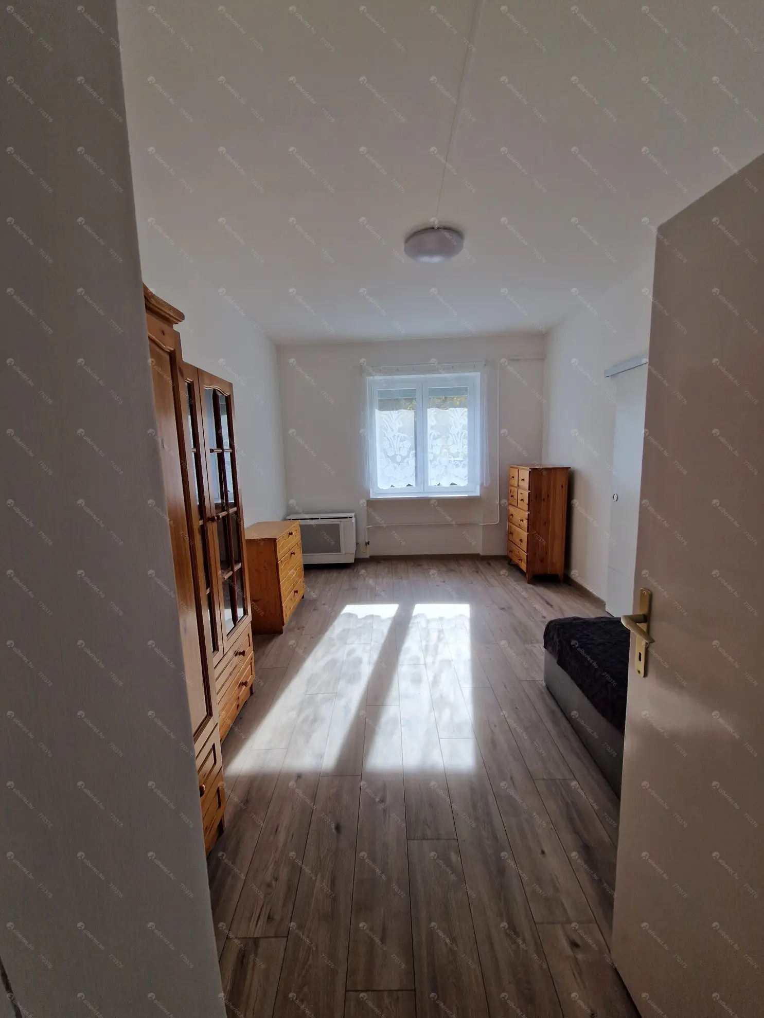 Kiadó albérlet 210000 Ft/hó áron: Budapest, XIV. kerület  Szervián utca. Mérete: 40 nm, 1 szobás | Alberlet.hu - 6571354