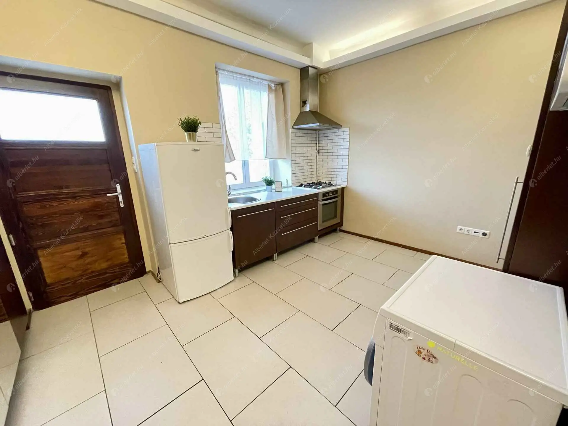 Kiadó albérlet 200000 Ft/hó áron: Budapest, XIX. kerület  Gutenberg körút. Mérete: 45 nm, 2 szobás | Alberlet.hu - 6369230