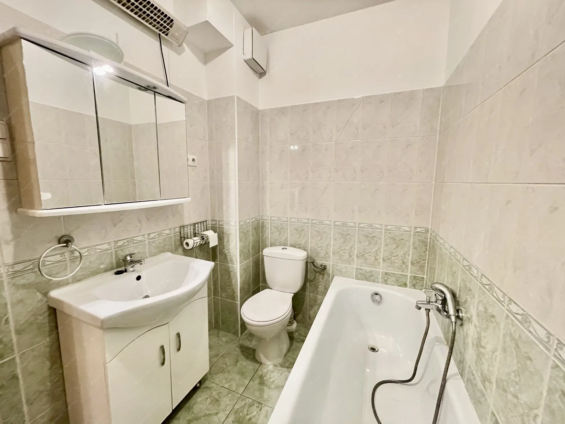 Kiadó albérlet 240000 Ft/hó áron: Budapest, XIX. kerület  Kossuth Lajos utca. Mérete: 54 nm, 2 szobás | Alberlet.hu - 6585602