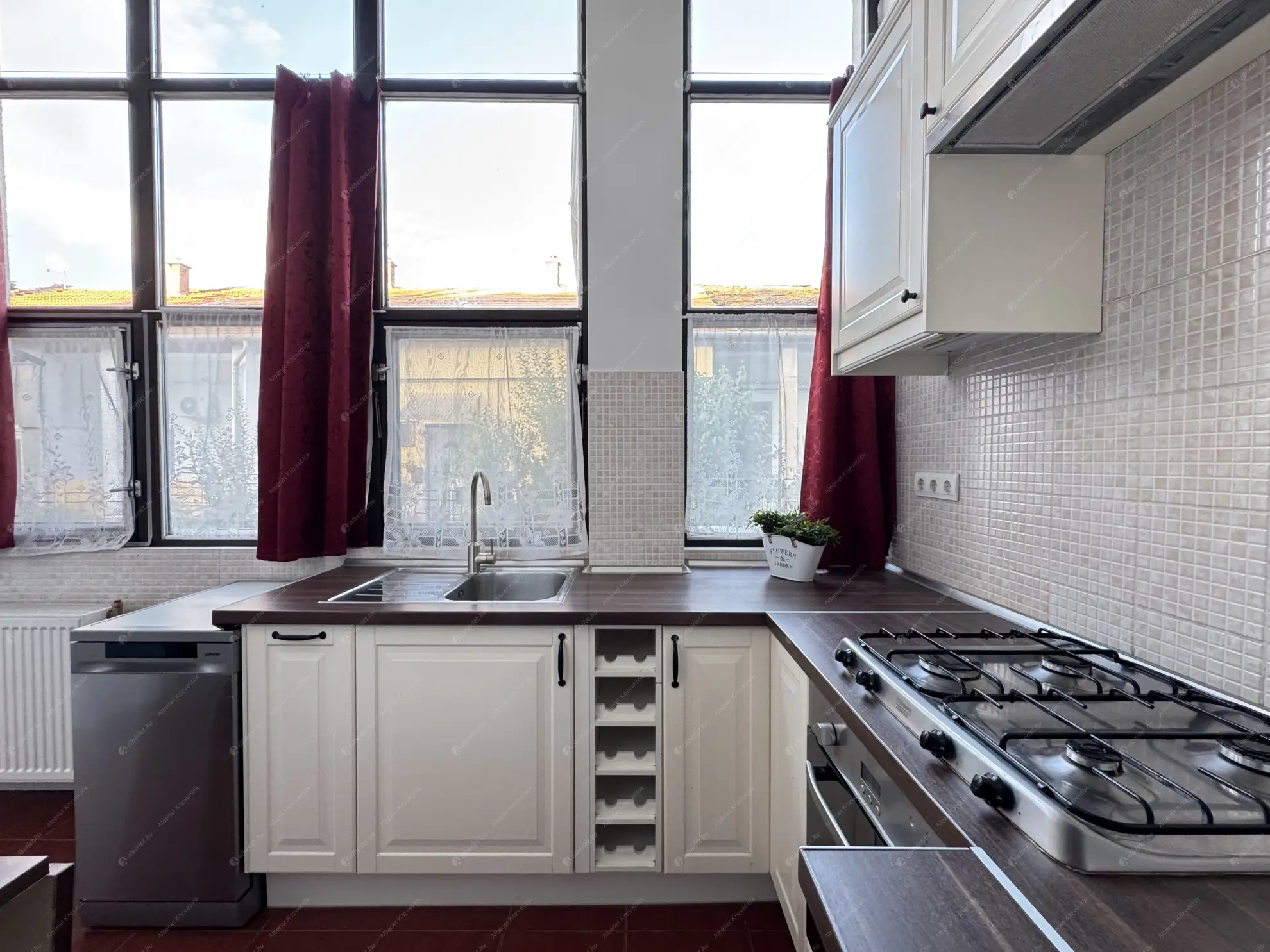 Kiadó albérlet 165000 Ft/hó áron: Budapest, XV. kerület  Bartók Béla út. Mérete: 40 nm, 1 szobás | Alberlet.hu - 6546831