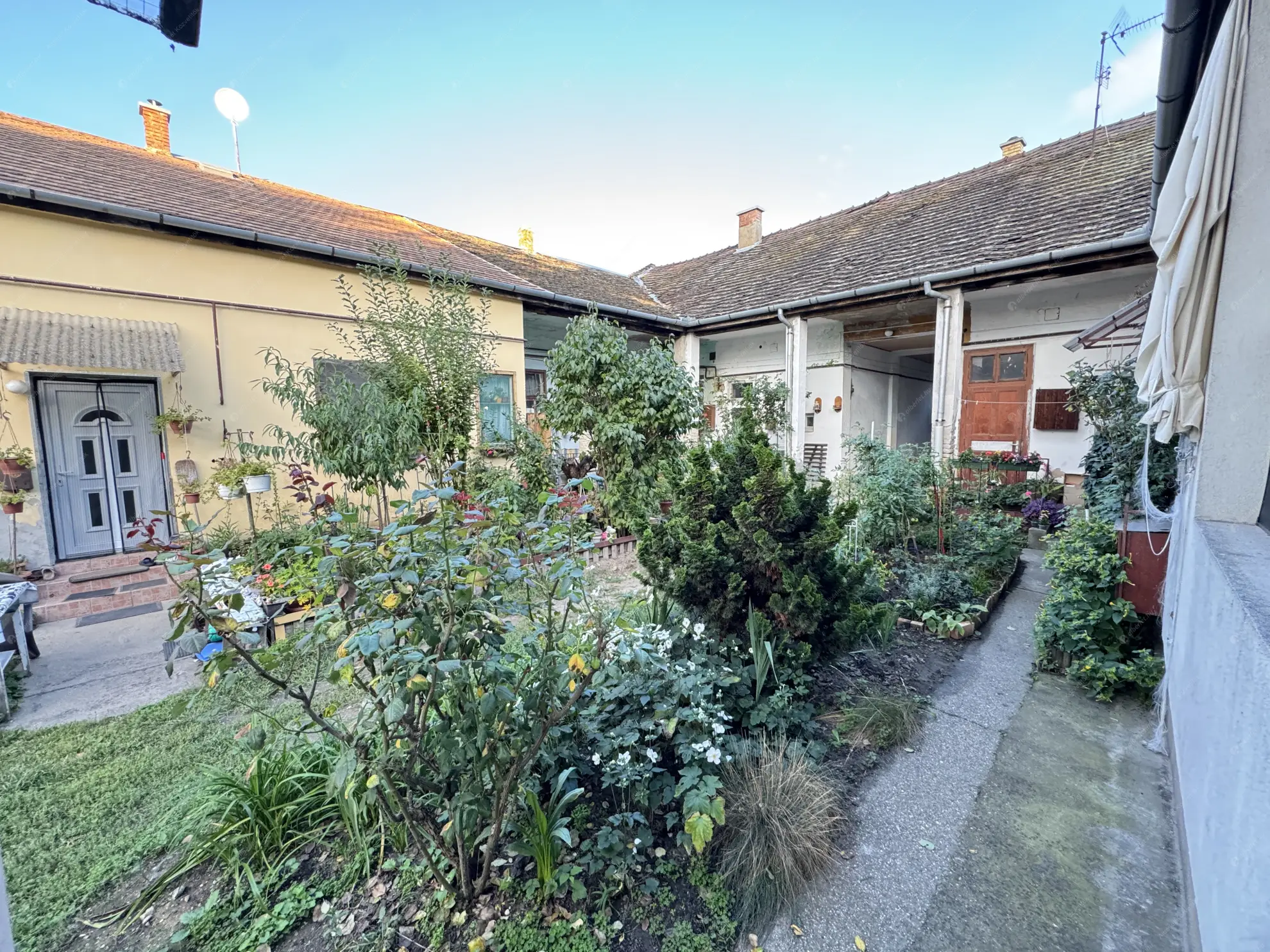 Kiadó albérlet 165000 Ft/hó áron: Budapest, XV. kerület  Bartók Béla út. Mérete: 40 nm, 1 szobás | Alberlet.hu - 6546842