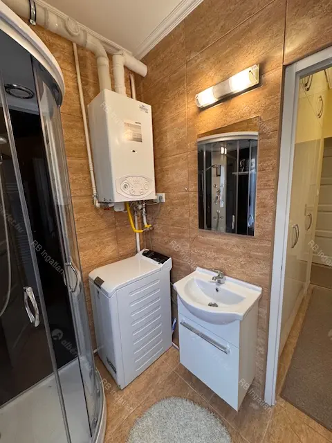 Kiadó albérlet 270000 Ft/hó áron: Budapest, XV. kerület  Lóvasút köz. Mérete: 54 nm, 2 szobás | Alberlet.hu - 6683333