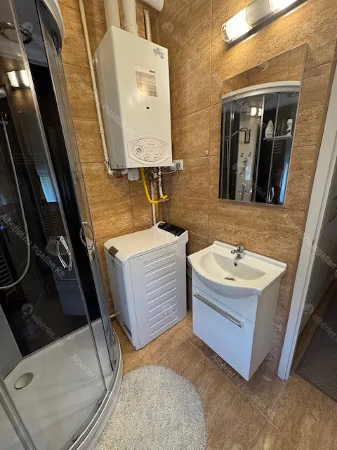 Kiadó albérlet 270000 Ft/hó áron: Budapest, XV. kerület  Lóvasút köz. Mérete: 56 nm, 2 szobás | Alberlet.hu - 6659933