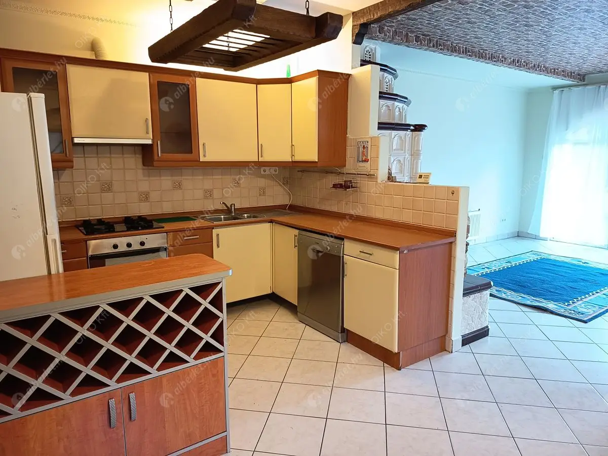 Kiadó albérlet 480000 Ft/hó áron: Budapest, XV. kerület  Madách utca. Mérete: 180 nm, 5 szobás | Alberlet.hu - 6570478