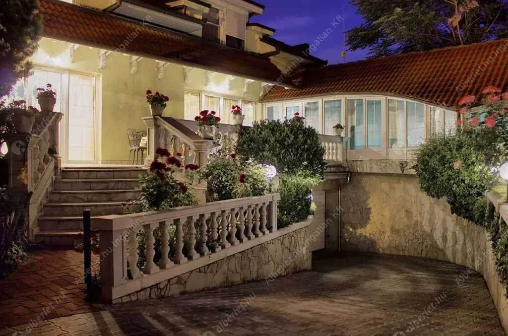 Kiadó albérlet 1350000 Ft/hó áron: Budapest, XV. kerület  Palánk utca. Mérete: 350 nm, 4 szobás | Alberlet.hu - 6517165