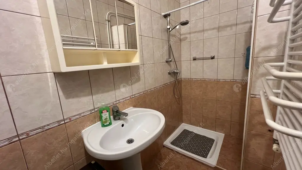 Kiadó albérlet 250000 Ft/hó áron: Budapest, XV. kerület  Vasvári Pál utca. Mérete: 95 nm, 3 szobás | Alberlet.hu - 6626472