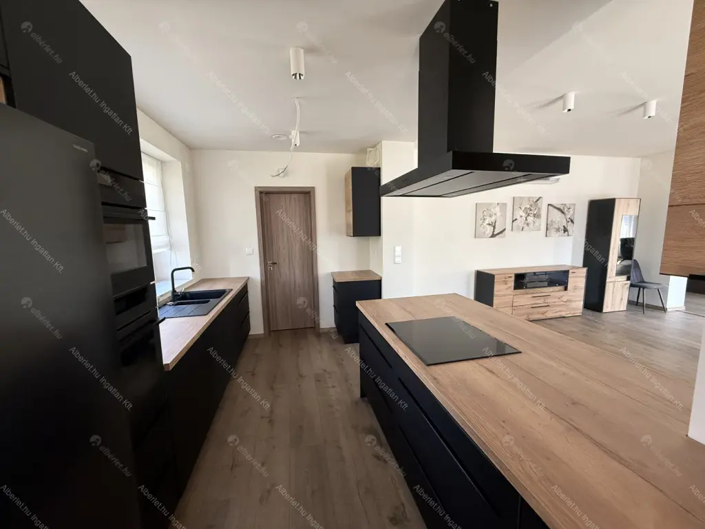 Kiadó albérlet 1590000 Ft/hó áron: Budapest, XVI. kerület  Huszár utca. Mérete: 388 nm, 8 szobás | Alberlet.hu - 6694720