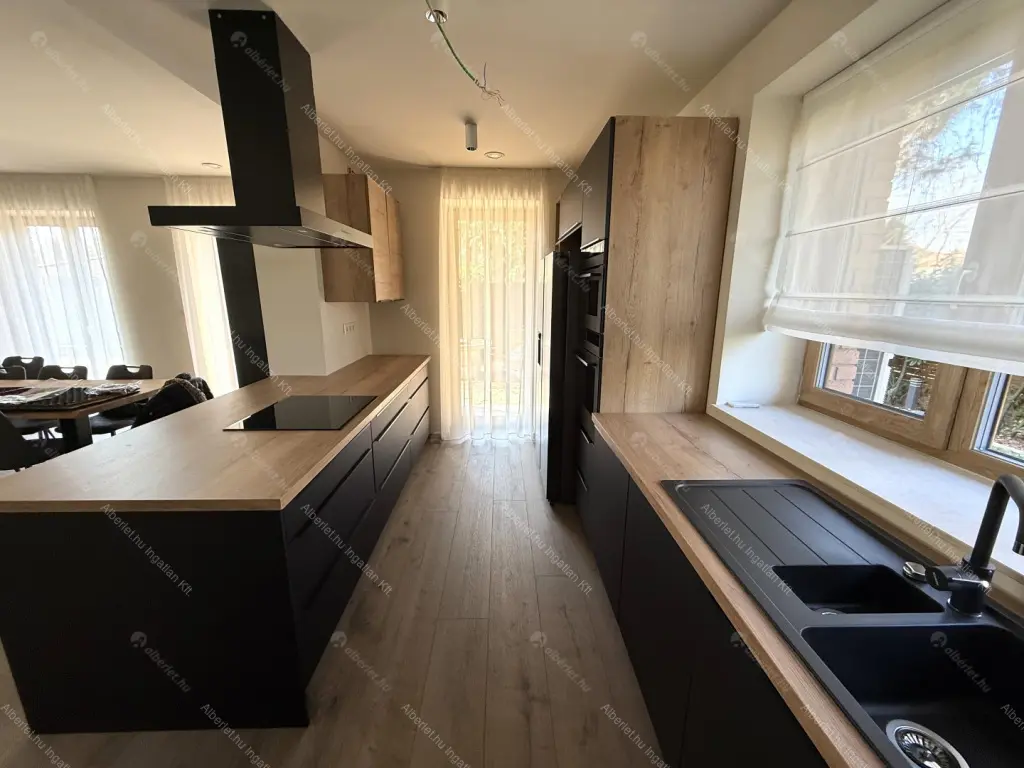 Kiadó albérlet 1590000 Ft/hó áron: Budapest, XVI. kerület  Huszár utca. Mérete: 388 nm, 8 szobás | Alberlet.hu - 6694721