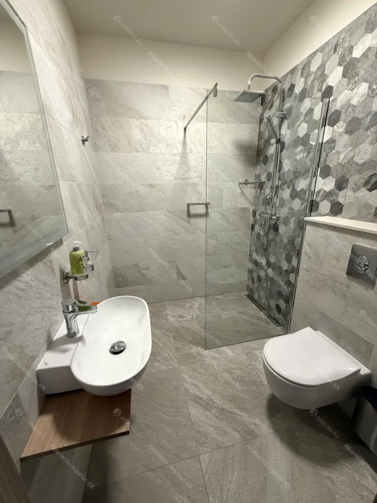 Kiadó albérlet 1590000 Ft/hó áron: Budapest, XVI. kerület  Huszár utca. Mérete: 388 nm, 8 szobás | Alberlet.hu - 6694729