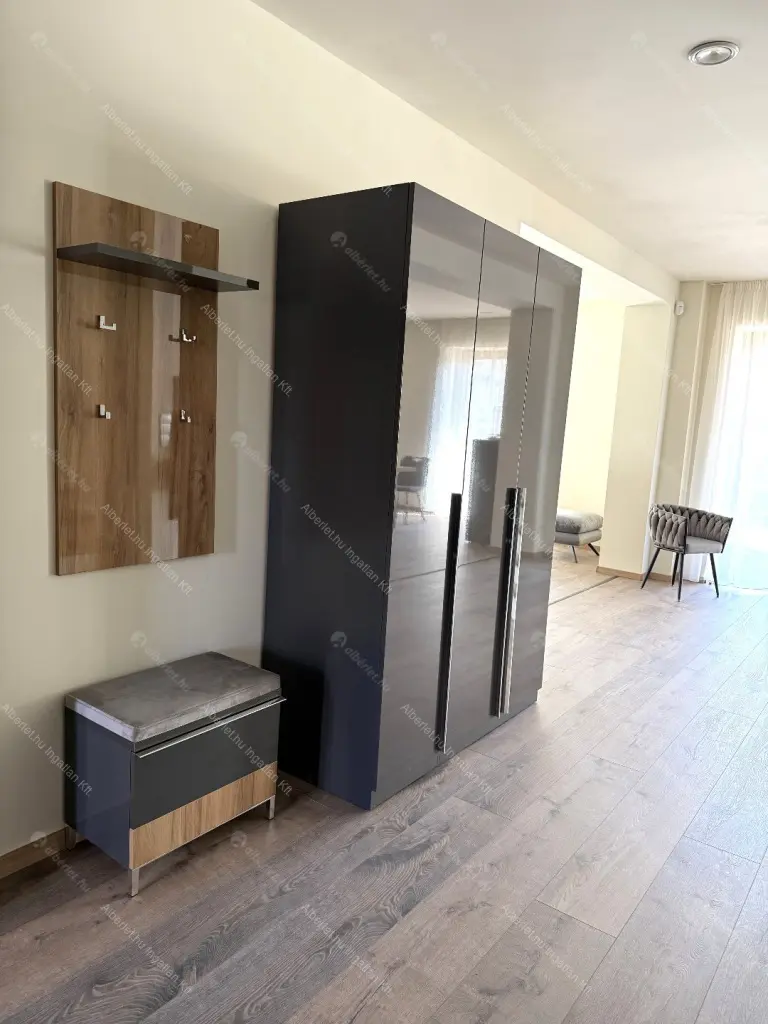 Kiadó albérlet 1590000 Ft/hó áron: Budapest, XVI. kerület  Huszár utca. Mérete: 388 nm, 8 szobás | Alberlet.hu - 6694730