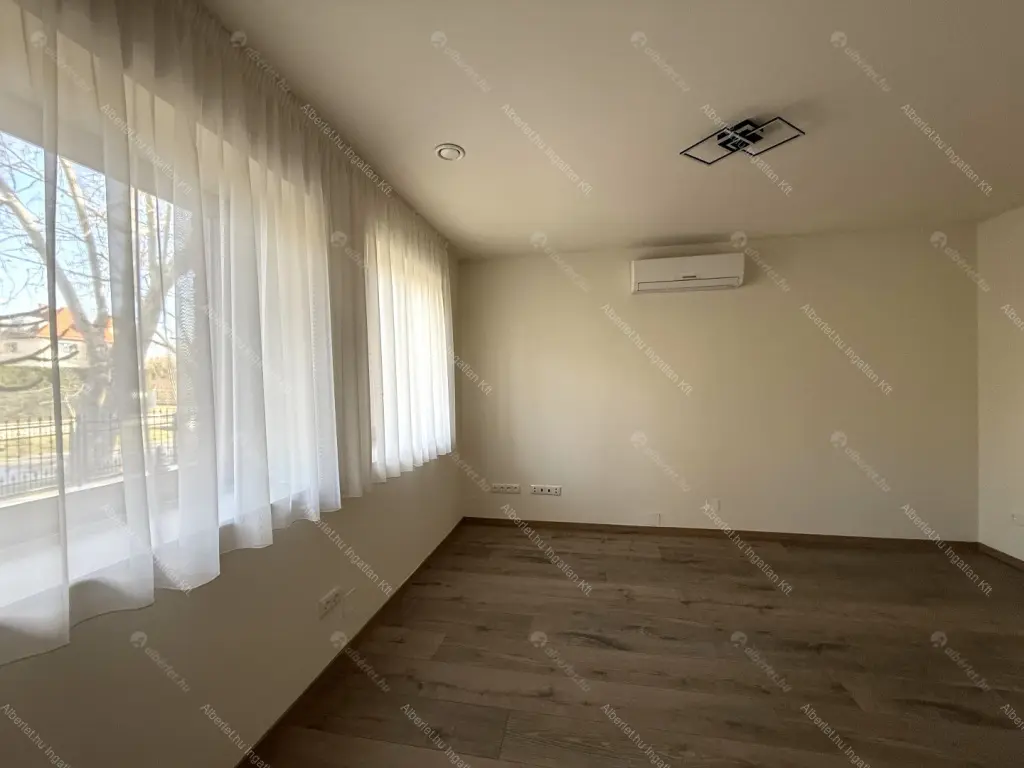 Kiadó albérlet 1590000 Ft/hó áron: Budapest, XVI. kerület  Huszár utca. Mérete: 388 nm, 8 szobás | Alberlet.hu - 6694731