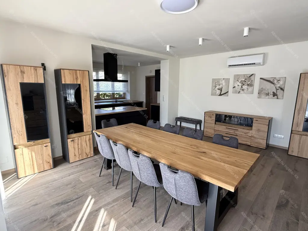 Kiadó albérlet 1590000 Ft/hó áron: Budapest, XVI. kerület  Huszár utca. Mérete: 388 nm, 8 szobás | Alberlet.hu - 6694733