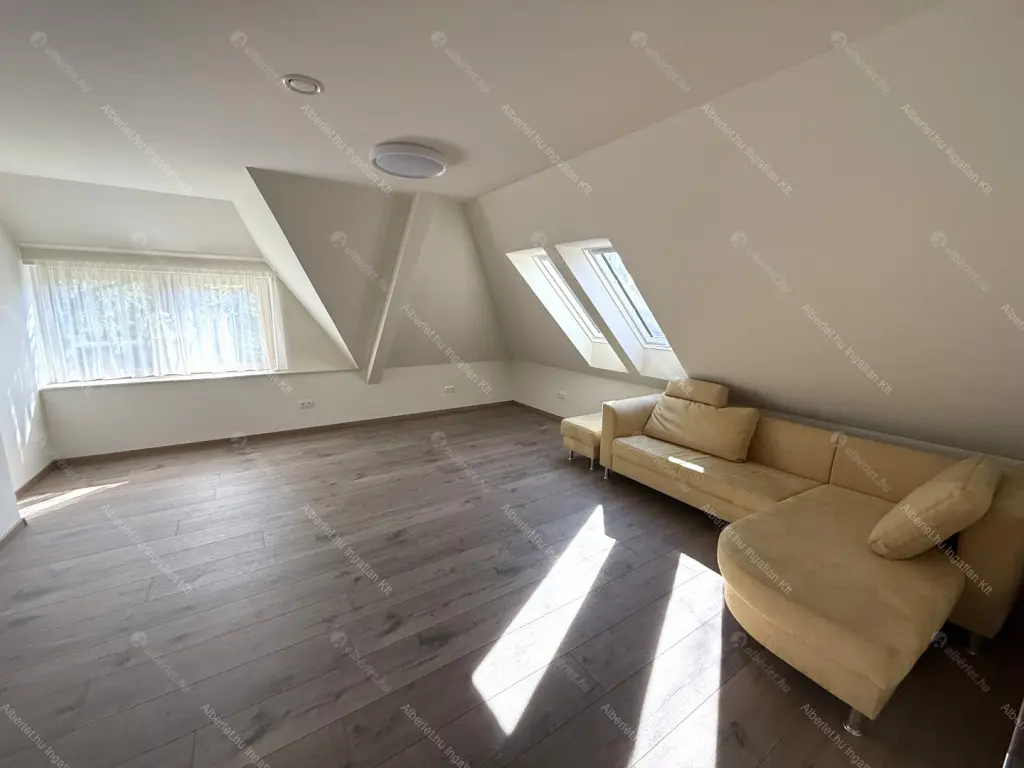 Kiadó albérlet 1590000 Ft/hó áron: Budapest, XVI. kerület  Huszár utca. Mérete: 388 nm, 8 szobás | Alberlet.hu - 6694734