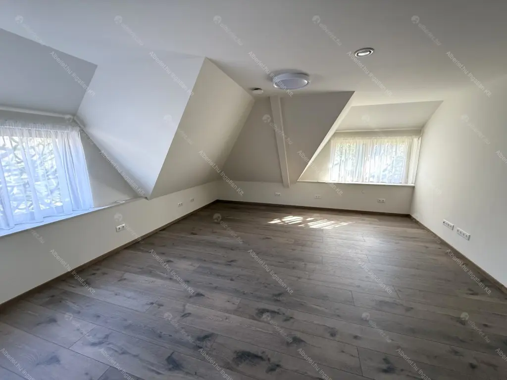 Kiadó albérlet 1590000 Ft/hó áron: Budapest, XVI. kerület  Huszár utca. Mérete: 388 nm, 8 szobás | Alberlet.hu - 6694737