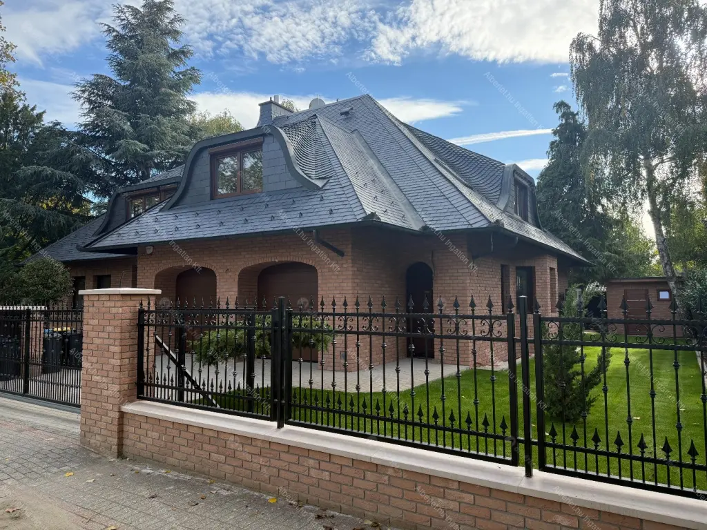 Kiadó albérlet 1590000 Ft/hó áron: Budapest, XVI. kerület  Huszár utca. Mérete: 388 nm, 8 szobás | Alberlet.hu - 6694742