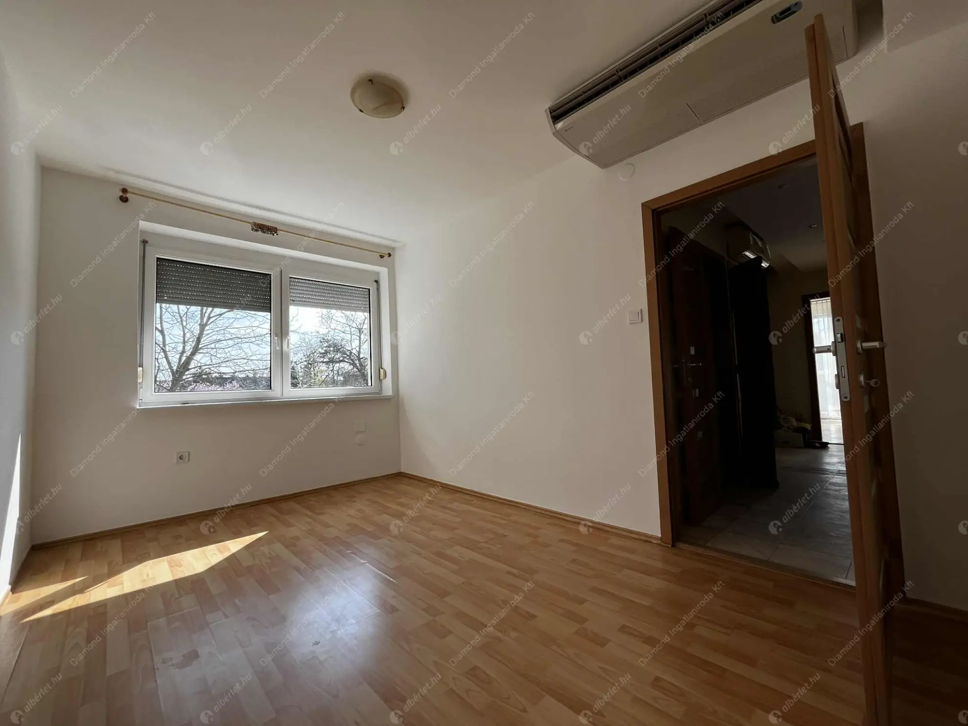 Kiadó albérlet 399000 Ft/hó áron: Budapest, XVI. kerület  Kossuth Lajos utca. Mérete: 90 nm, 4 szobás | Alberlet.hu - 6592745