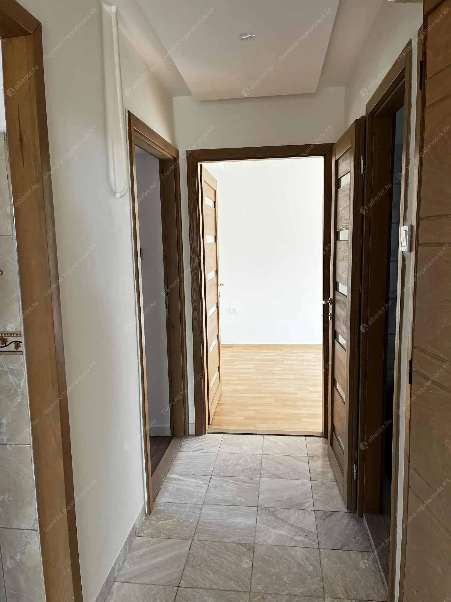 Kiadó albérlet 399000 Ft/hó áron: Budapest, XVI. kerület  Kossuth Lajos utca. Mérete: 90 nm, 4 szobás | Alberlet.hu - 6592752