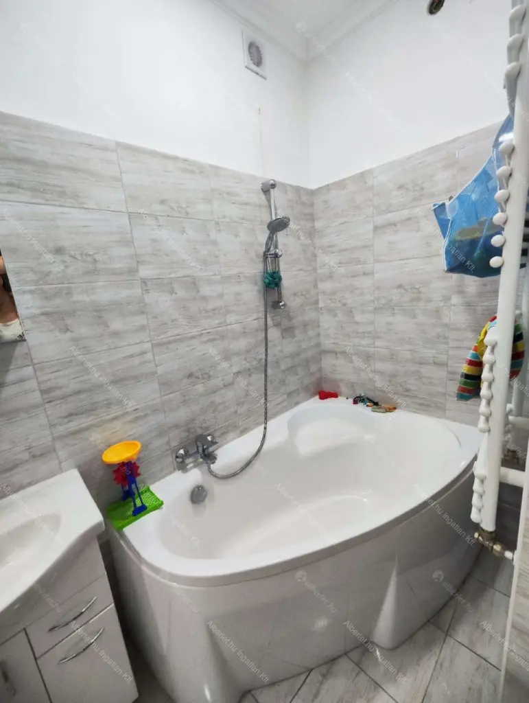 Kiadó albérlet 500000 Ft/hó áron: Budapest, XVI. kerület  Lapos köz. Mérete: 166 nm, 5 szobás | Alberlet.hu - 6672772