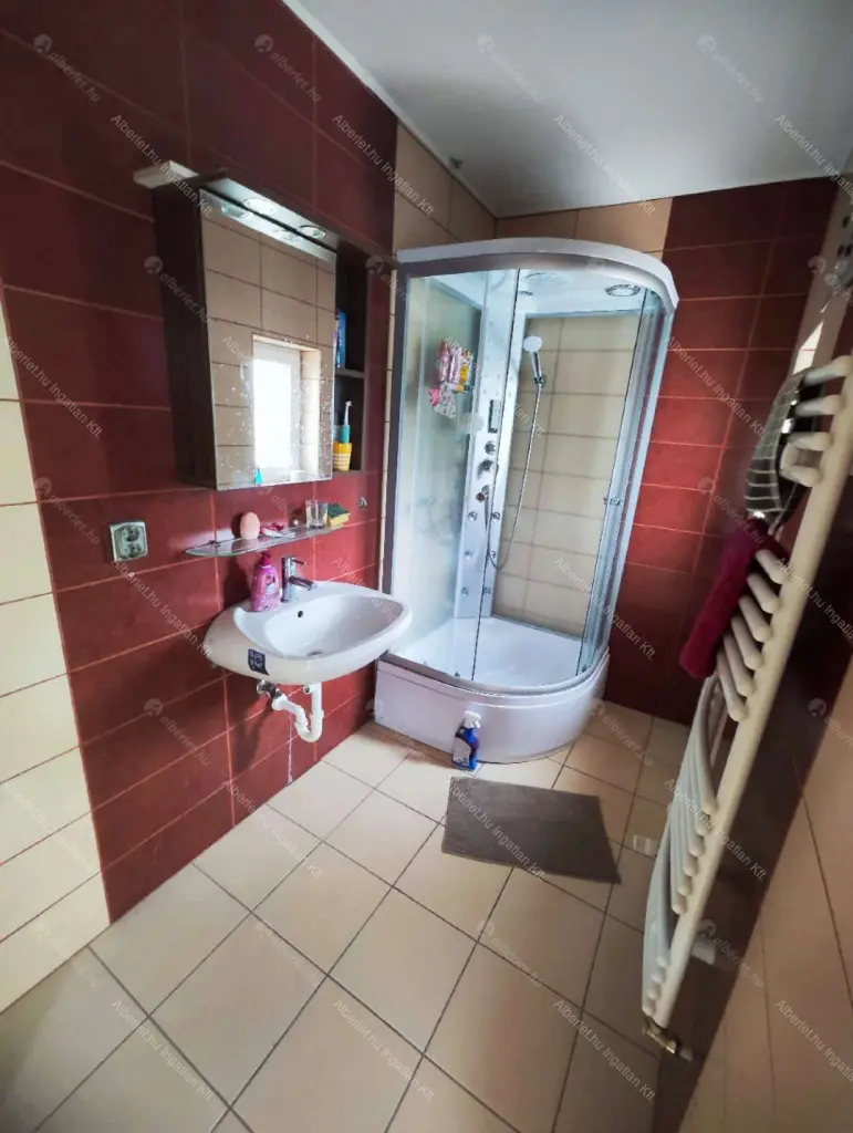 Kiadó albérlet 500000 Ft/hó áron: Budapest, XVI. kerület  Lapos köz. Mérete: 166 nm, 5 szobás | Alberlet.hu - 6672776