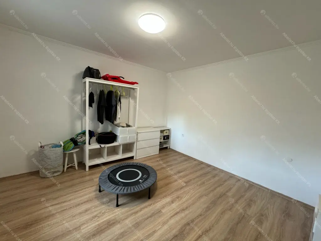 Kiadó albérlet 450000 Ft/hó áron: Budapest, XVI. kerület  Lapos köz. Mérete: 166 nm, 5 szobás | Alberlet.hu - 6706589